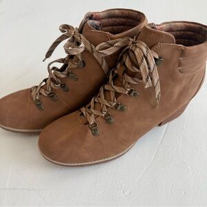 NWT BOC BORN Alder Brown Lace-Up Ankle Boots Women’s Size 11 Hiking Casual
